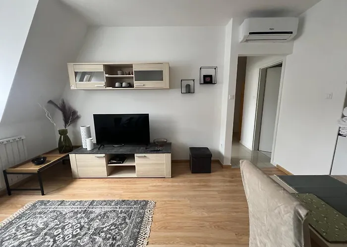Eliza Rooms
